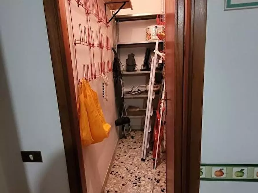 Immagine 11 di Appartamento in affitto  a Carrara