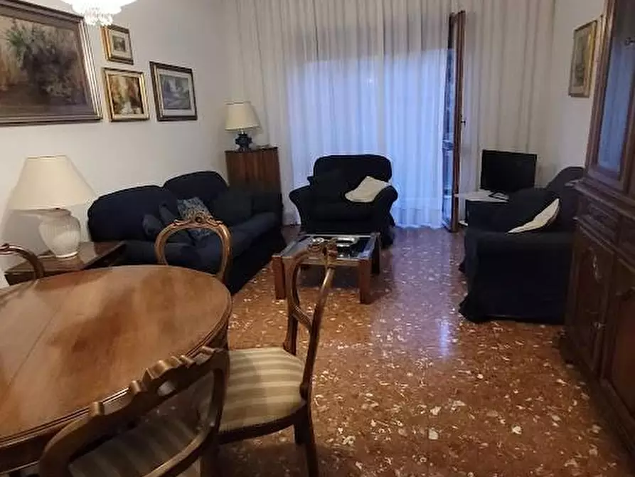 Immagine 2 di Appartamento in affitto  a Carrara