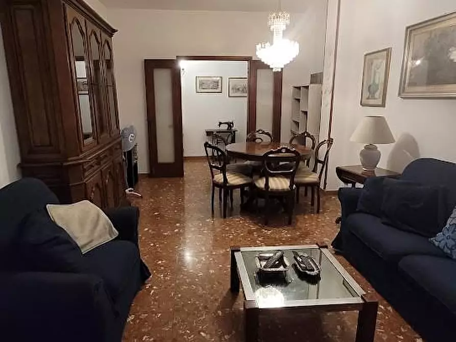 Immagine 3 di Appartamento in affitto  a Carrara