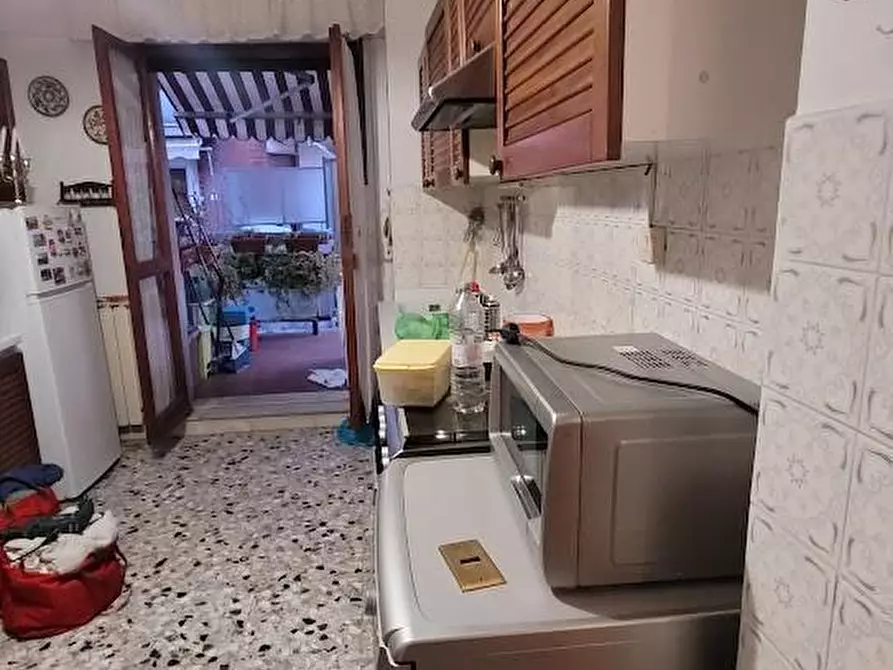 Immagine 13 di Appartamento in affitto  a Carrara