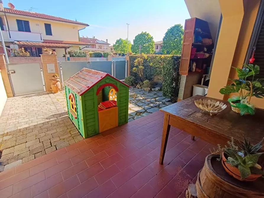 Immagine 21 di Appartamento in vendita  a Pontedera
