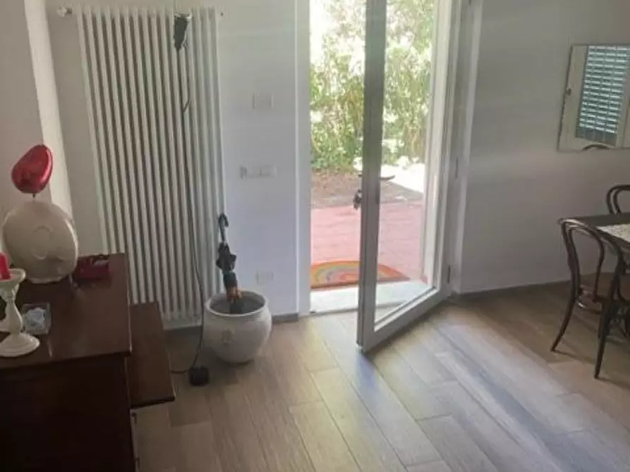 Immagine 17 di Villetta a schiera in affitto  a Massa