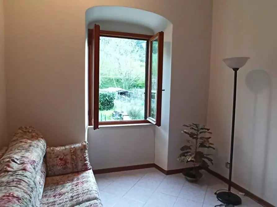 Immagine 9 di Appartamento in vendita  a Lucca