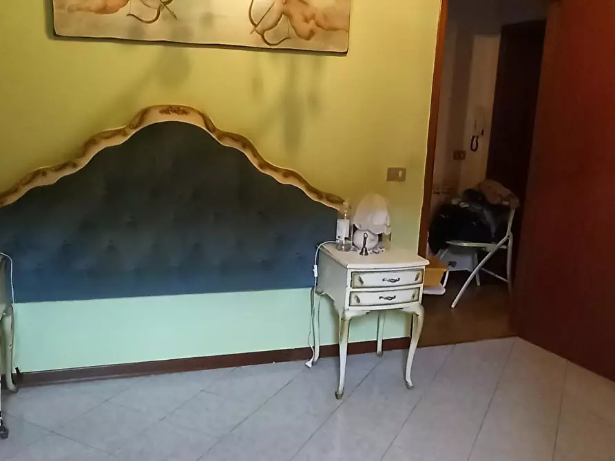 Immagine 11 di Appartamento in vendita  a Lucca