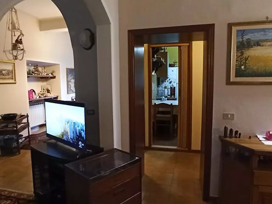 Immagine 5 di Appartamento in vendita  a Lucca