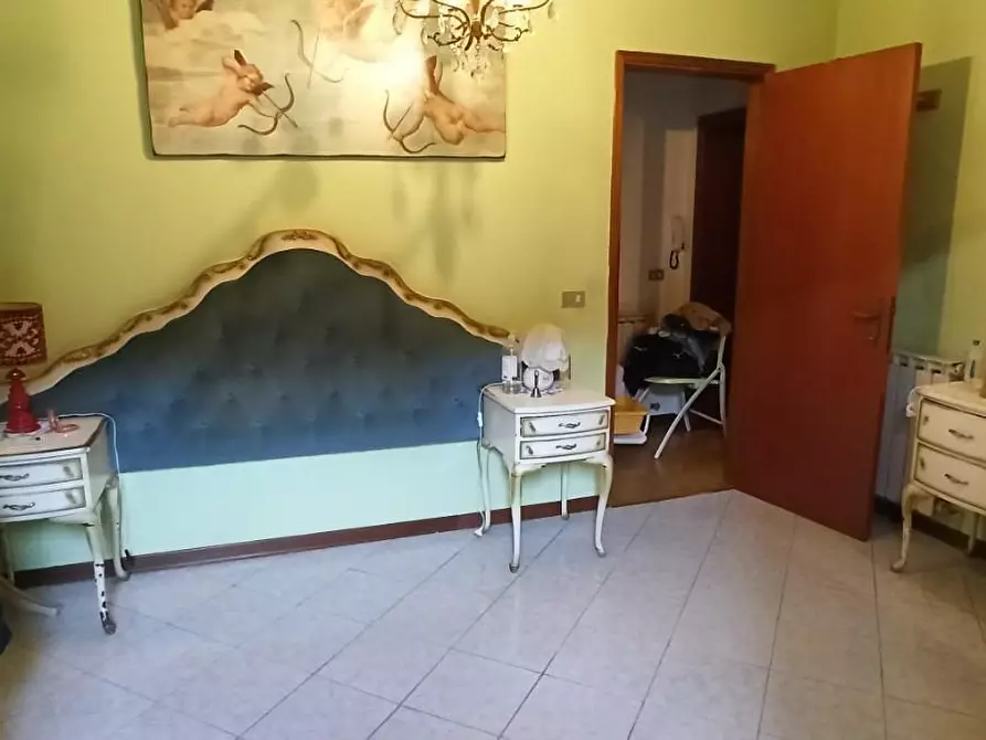 Immagine 12 di Appartamento in vendita  a Lucca