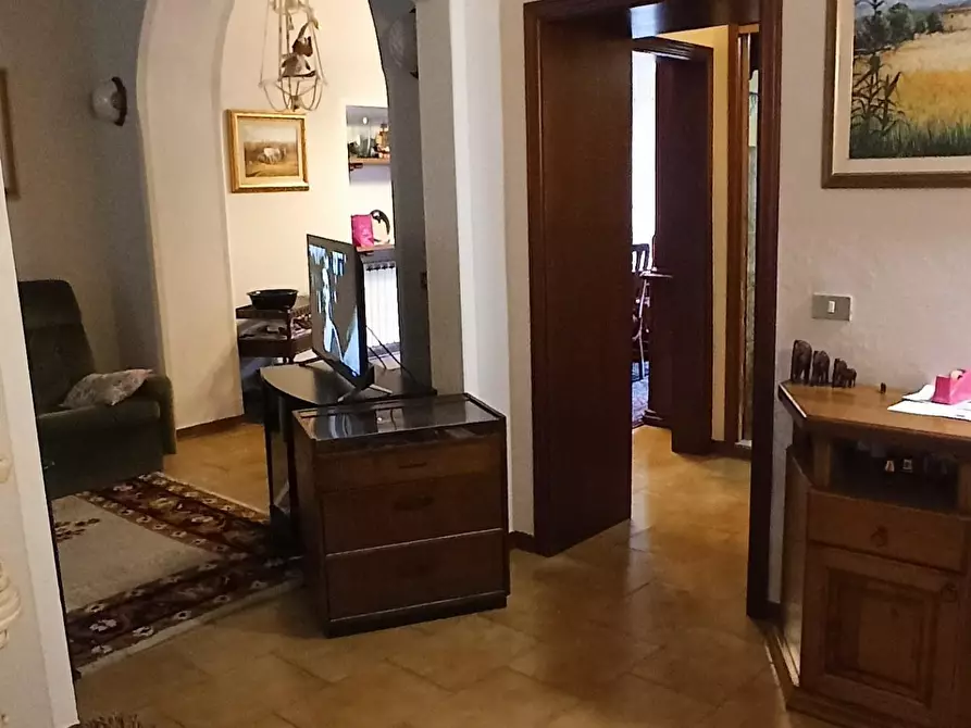 Immagine 6 di Appartamento in vendita  a Lucca