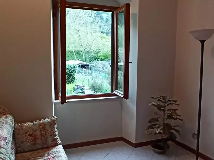 Immagine 10 di Appartamento in vendita  a Lucca