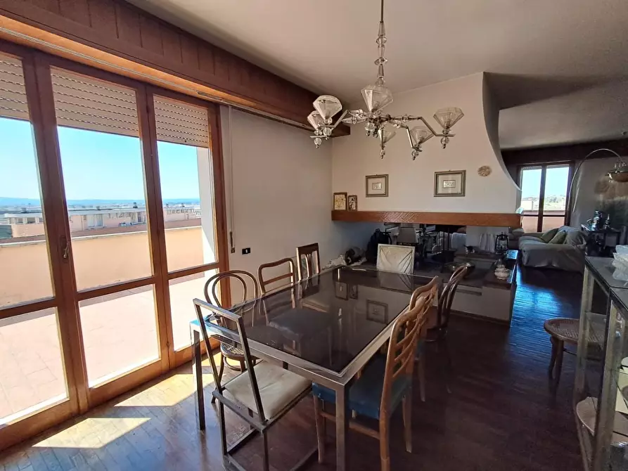 Immagine 11 di Mansarda in vendita  a Pontedera