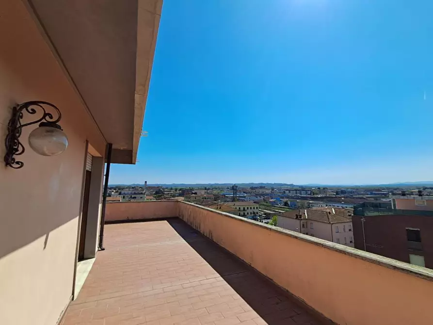 Immagine 38 di Mansarda in vendita  a Pontedera