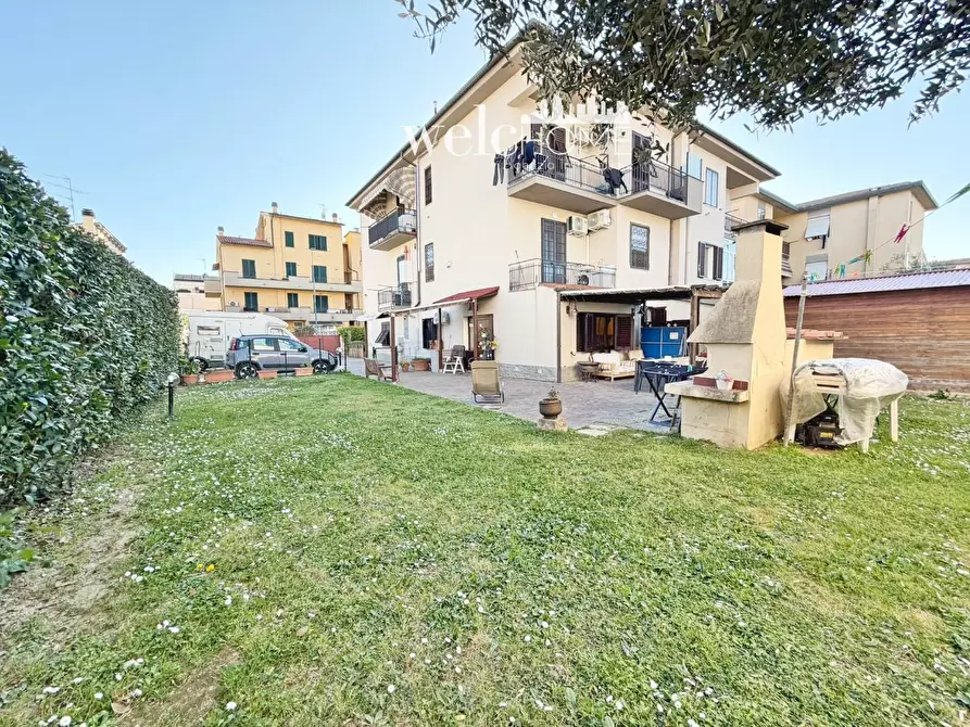 Immagine 1 di Appartamento in vendita  a Campi Bisenzio