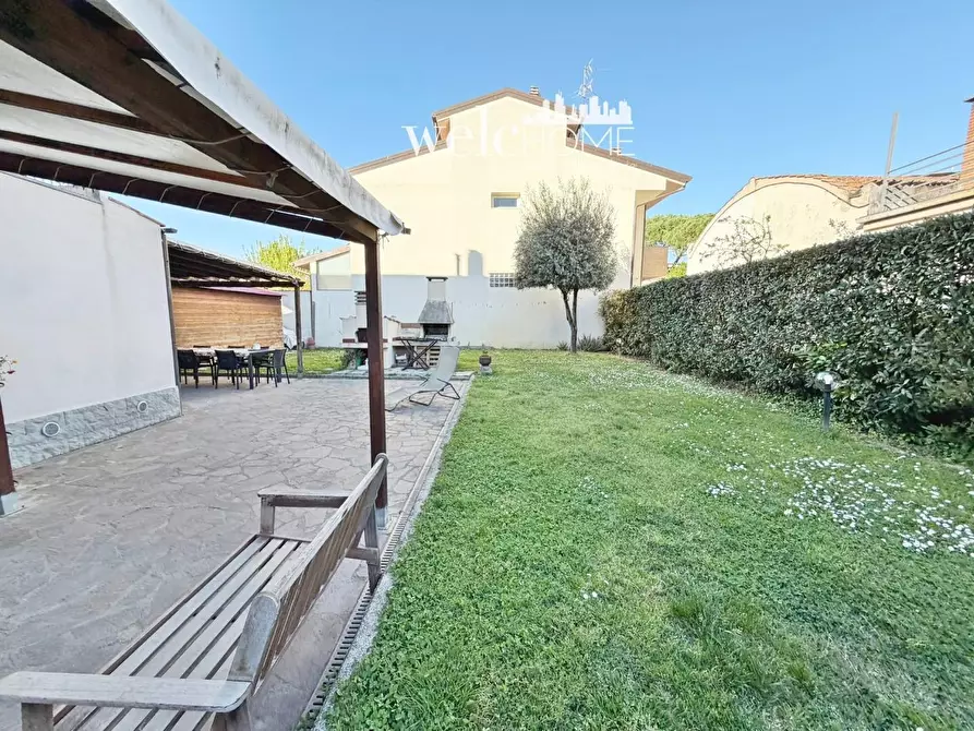 Immagine 25 di Appartamento in vendita  a Campi Bisenzio