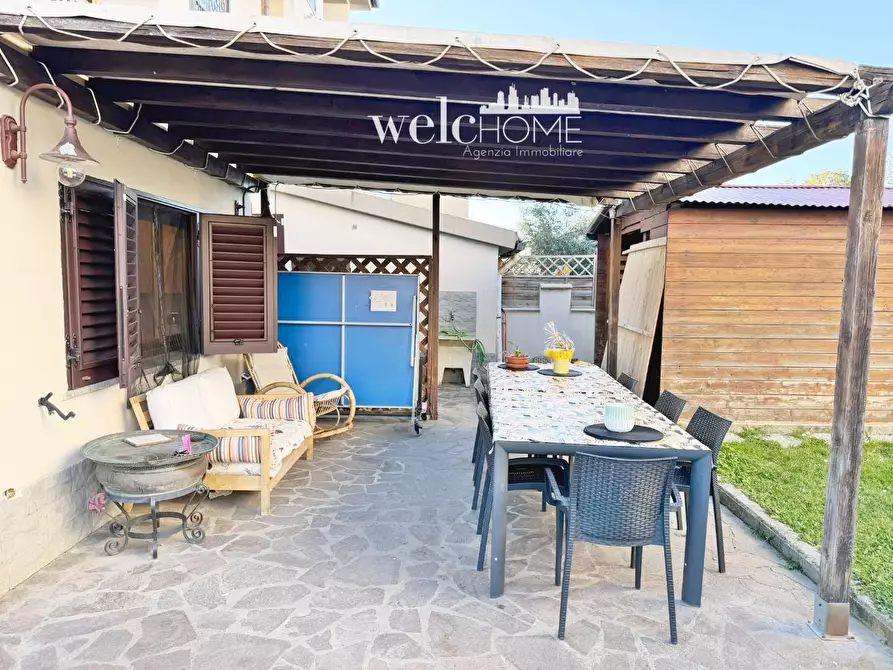 Immagine 2 di Appartamento in vendita  a Campi Bisenzio