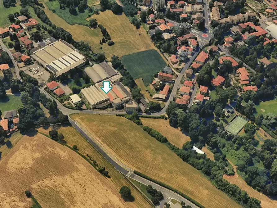 Immagine 2 di Capannone industriale in vendita  a Besana In Brianza