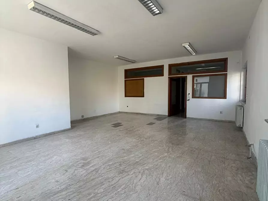 Immagine 1 di Ufficio in affitto  a San Giuliano Terme