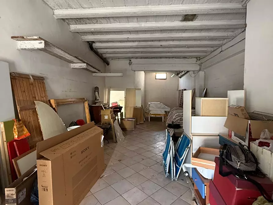 Immagine 1 di Negozio in affitto  a San Giuliano Terme