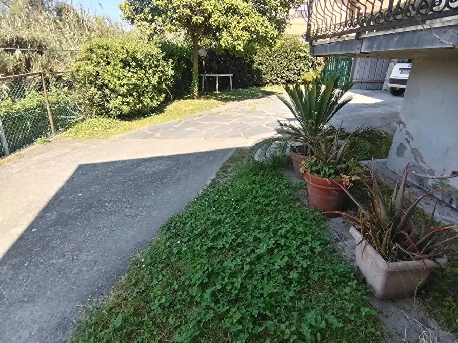 Immagine 3 di Casa bifamiliare in vendita  a Massa