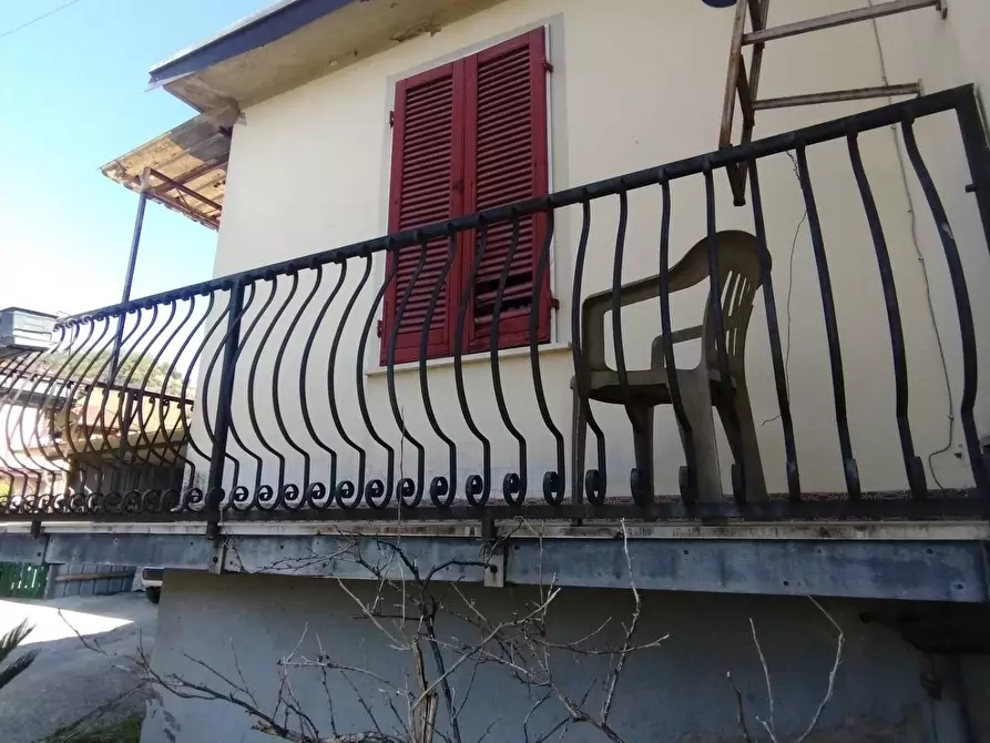 Immagine 2 di Casa bifamiliare in vendita  a Massa