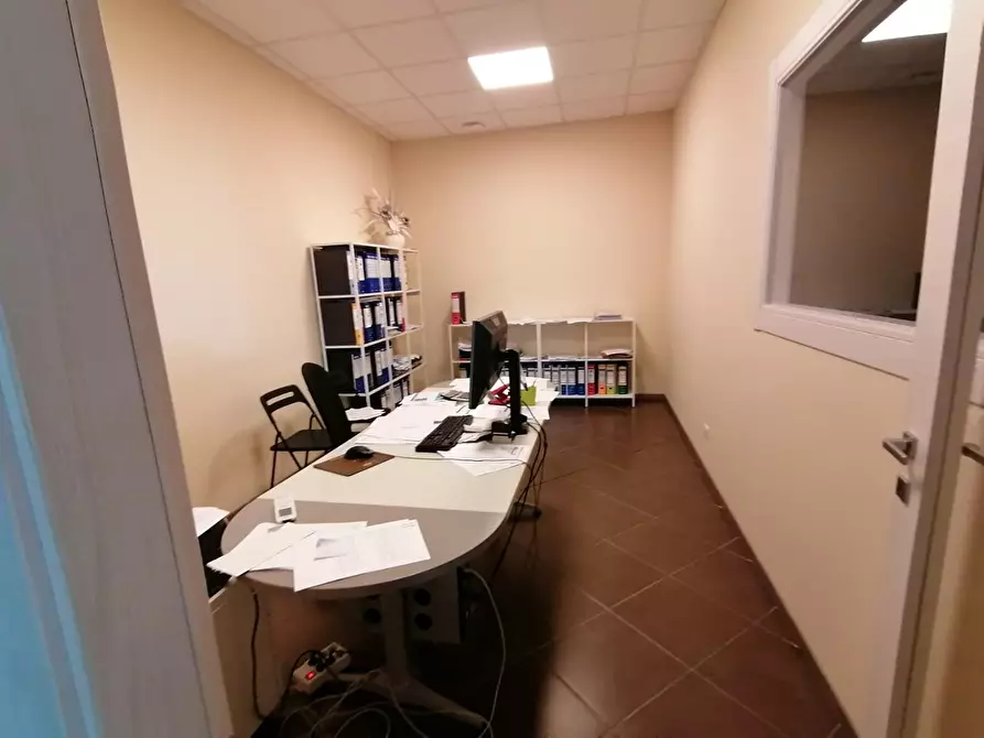 Immagine 2 di Capannone industriale in affitto  a Ponsacco