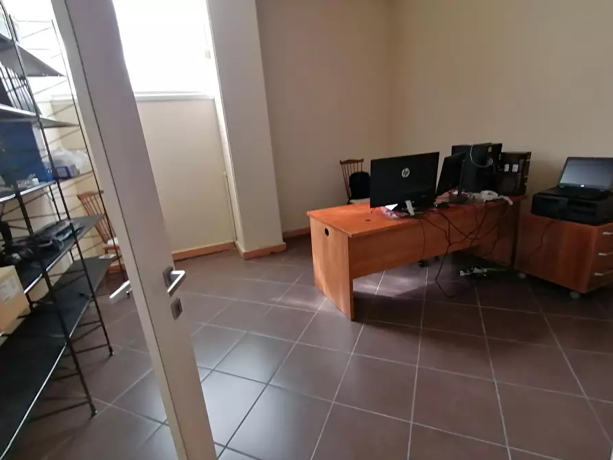 Immagine 4 di Capannone industriale in affitto  a Ponsacco