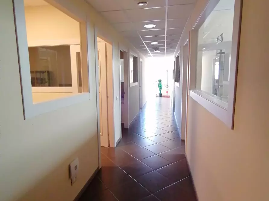 Immagine 3 di Capannone industriale in affitto  a Ponsacco