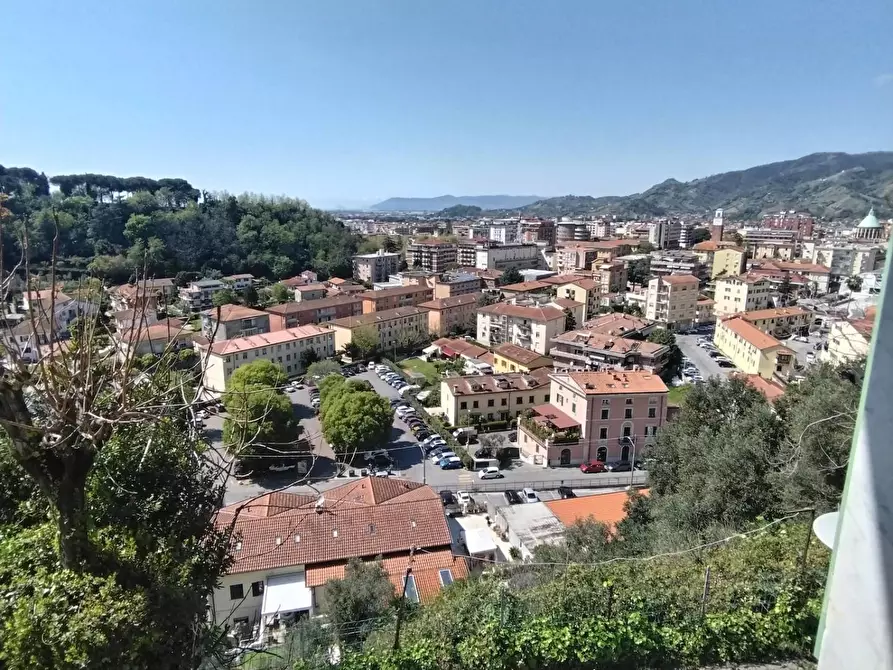 Immagine 6 di Appartamento in vendita  a Massa