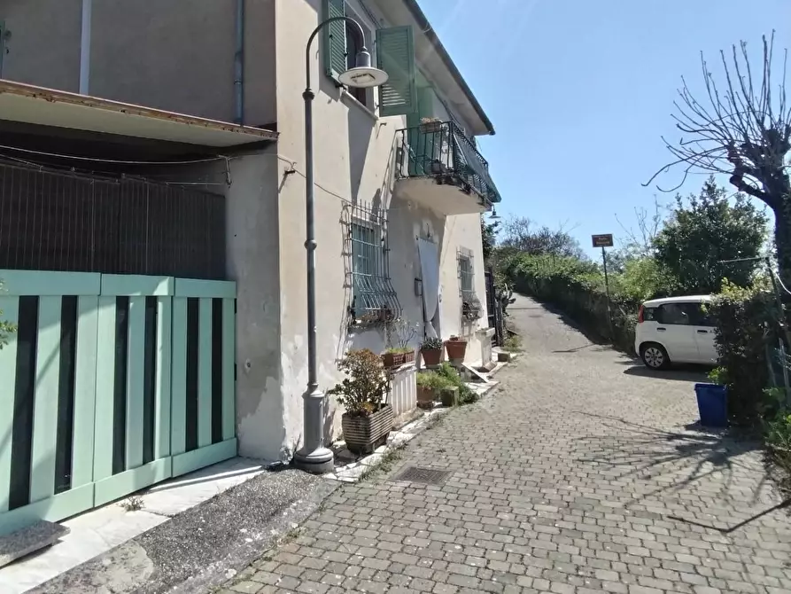 Immagine 1 di Appartamento in vendita  a Massa