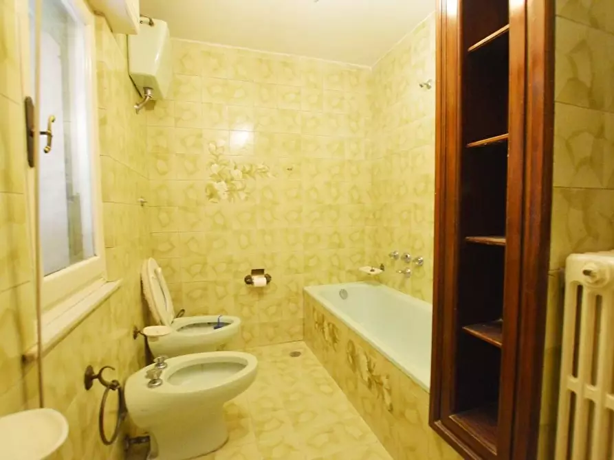 Immagine 17 di Villa in vendita  a Lucca