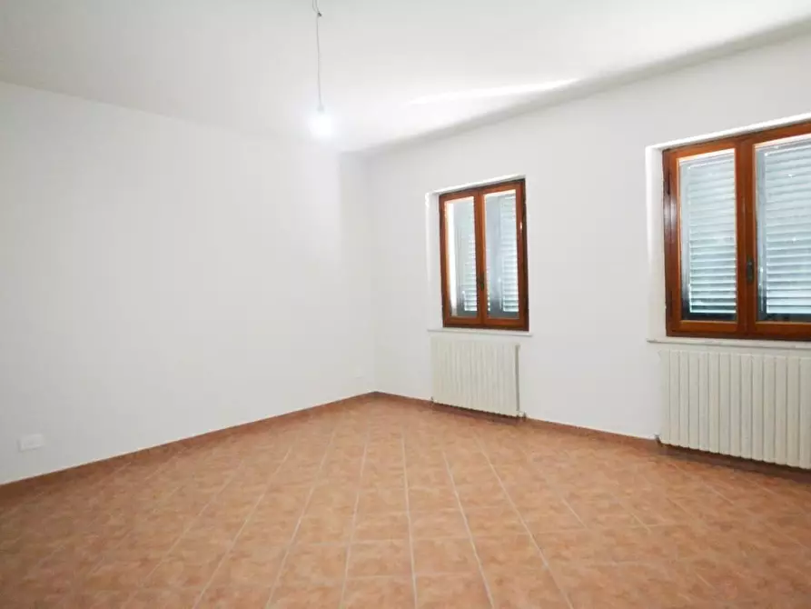 Immagine 11 di Villa in vendita  a Lucca