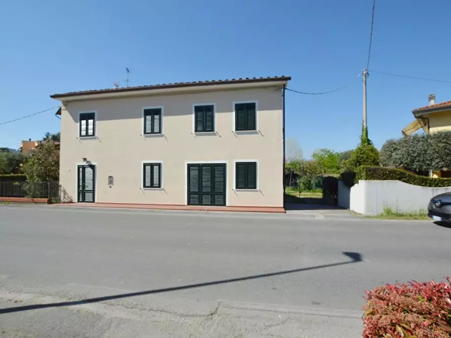 Immagine 22 di Villa in vendita  a Lucca