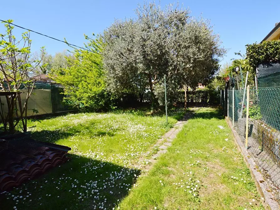 Immagine 21 di Villa in vendita  a Lucca