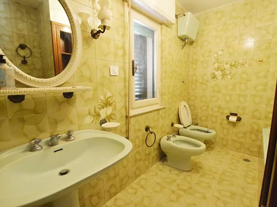 Immagine 16 di Villa in vendita  a Lucca