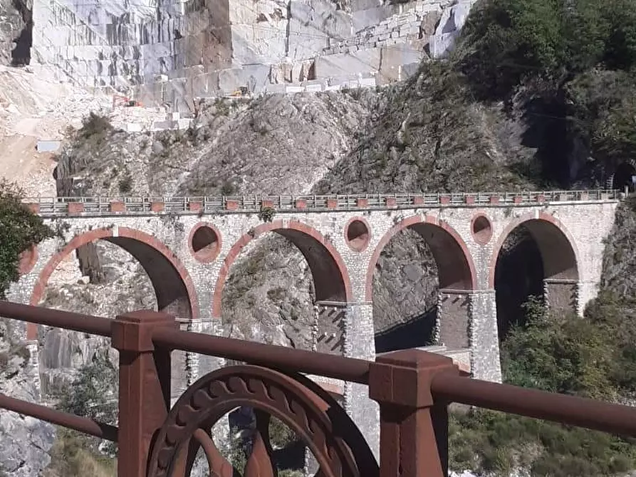 Immagine 14 di Casa quadrifamiliare in vendita  a Carrara