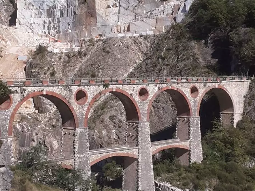 Immagine 12 di Casa quadrifamiliare in vendita  a Carrara
