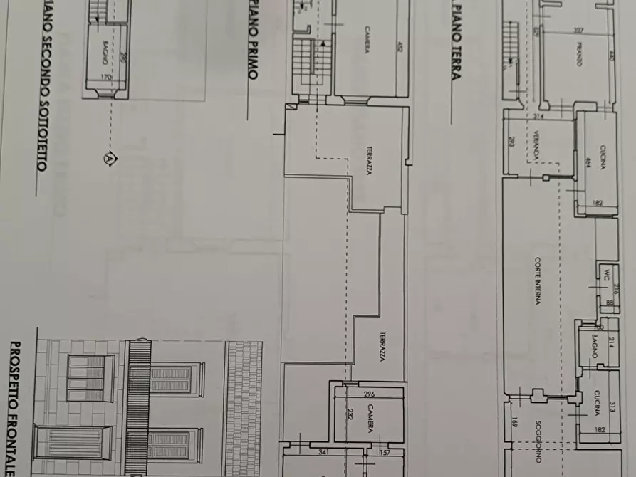 Immagine 1 di Villa in vendita  a Viareggio