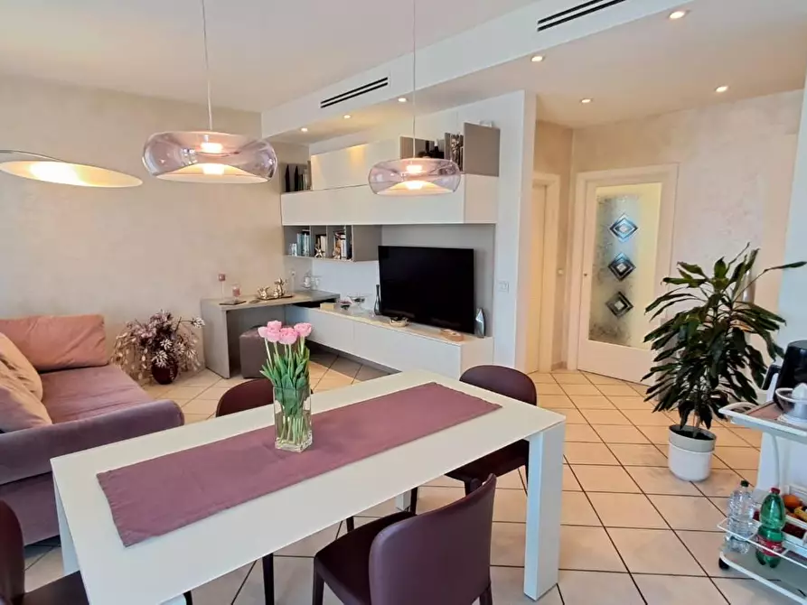 Immagine 1 di Appartamento in vendita  a Cecina