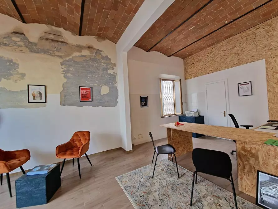 Immagine 5 di Locale commerciale in affitto  a Crespina Lorenzana