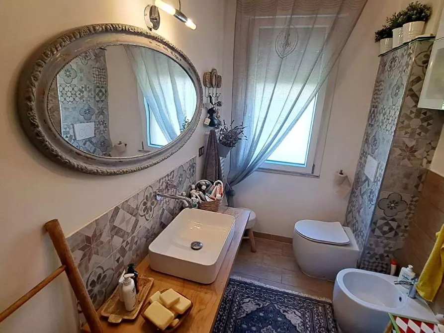 Immagine 16 di Appartamento in vendita  a Rosignano Marittimo