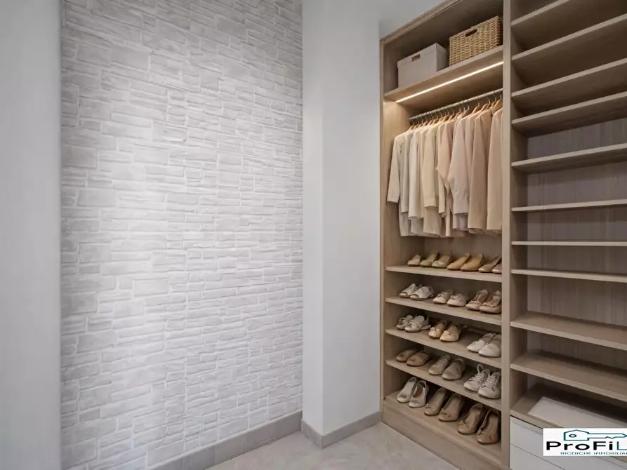 Immagine 12 di Appartamento in vendita  a Bari