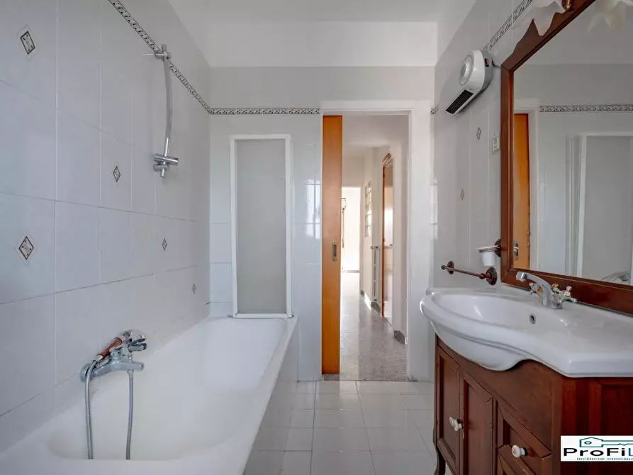 Immagine 8 di Appartamento in vendita  a Bari