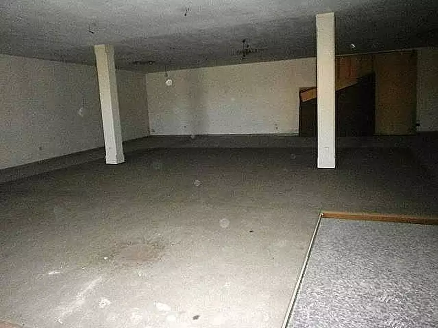 Immagine 10 di Locale commerciale in vendita  a Ponsacco