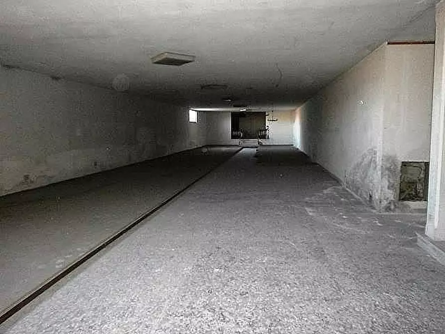 Immagine 9 di Locale commerciale in vendita  a Ponsacco