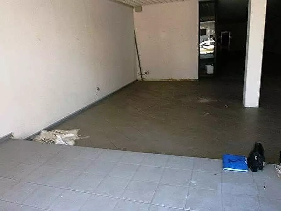 Immagine 7 di Locale commerciale in vendita  a Ponsacco