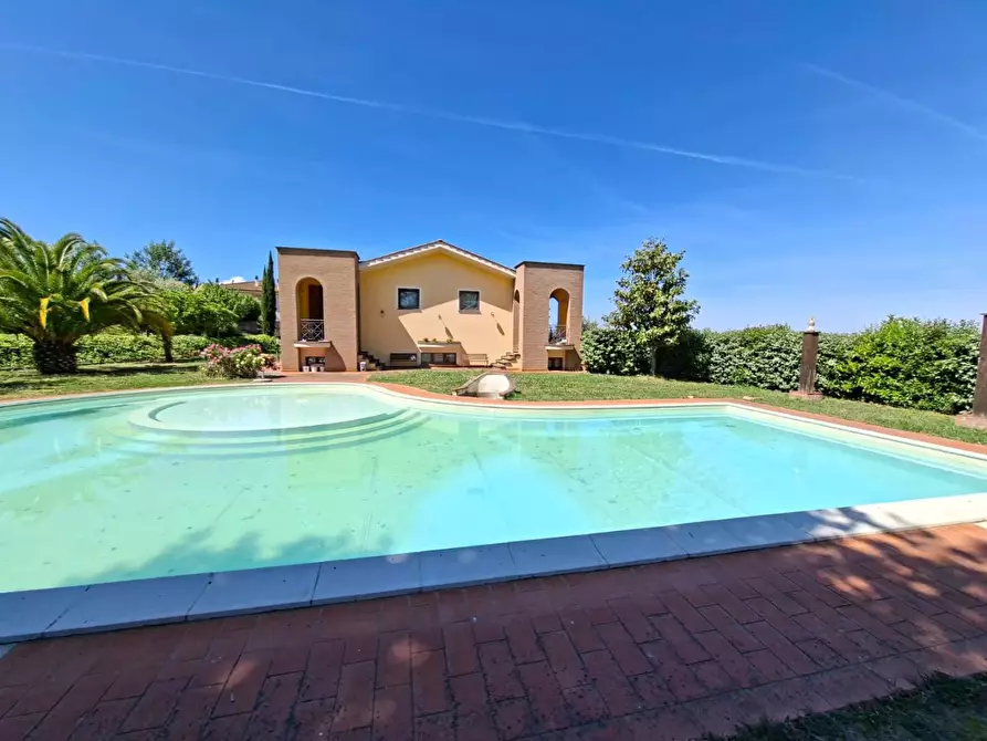 Immagine 1 di Villa in vendita  a Peccioli
