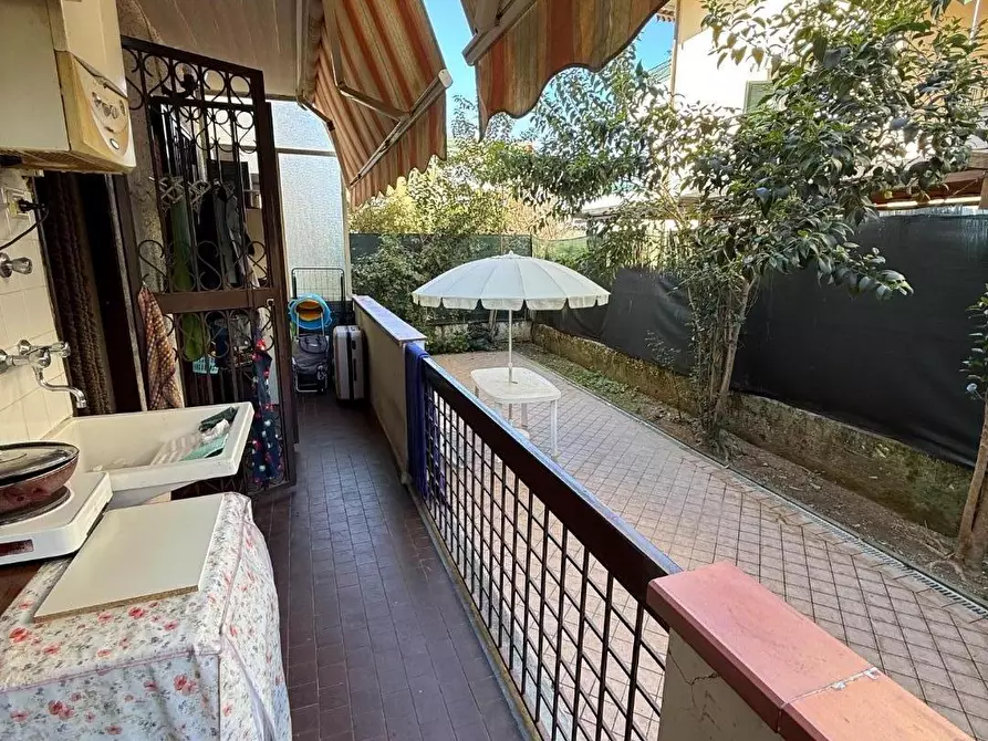 Immagine 2 di Appartamento in vendita  a Massa