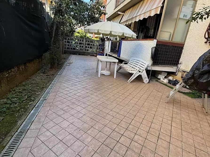 Immagine 1 di Appartamento in vendita  a Massa