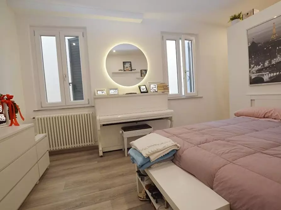 Immagine 16 di Appartamento in vendita  a Lucca