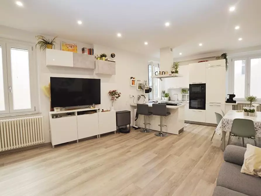 Immagine 3 di Appartamento in vendita  a Lucca