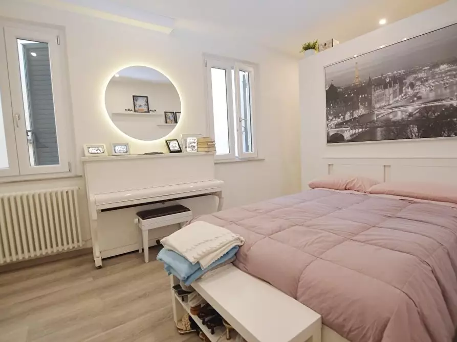 Immagine 15 di Appartamento in vendita  a Lucca