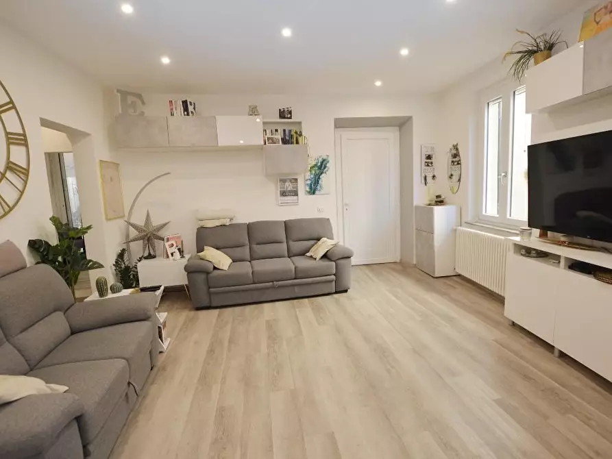 Immagine 8 di Appartamento in vendita  a Lucca